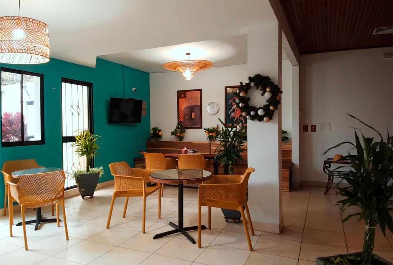 Trebol Amarillo Bed & Breakfast Escazú エクステリア 写真
