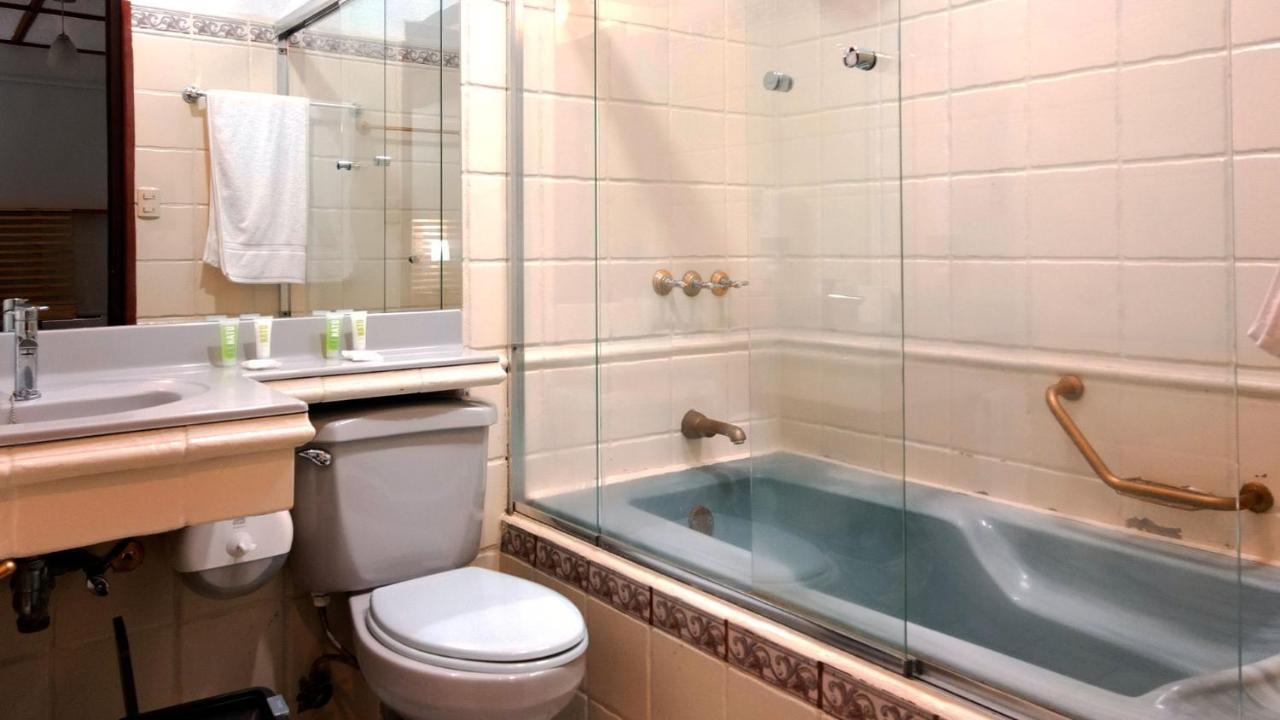 Trebol Amarillo Bed & Breakfast Escazú エクステリア 写真