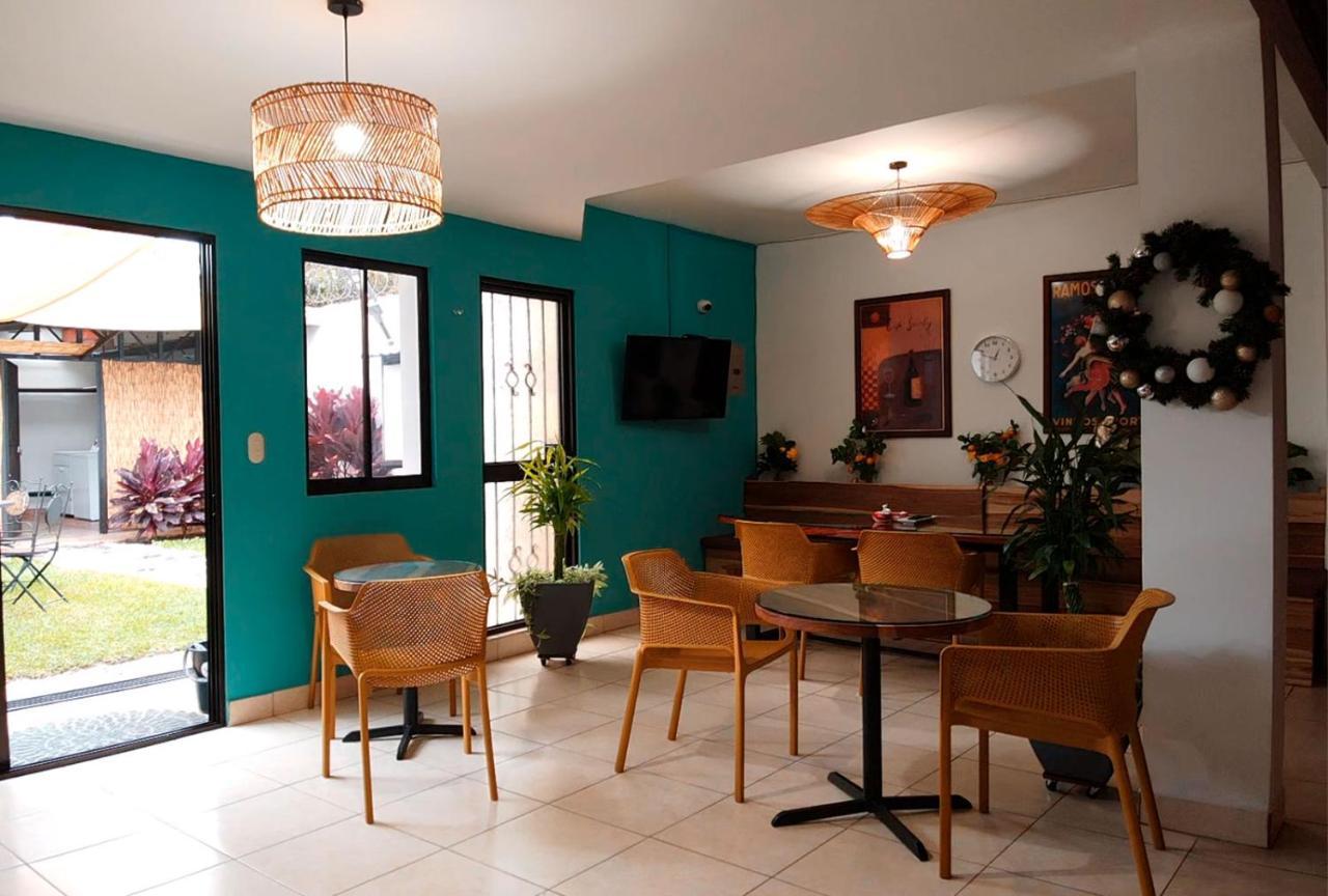 Trebol Amarillo Bed & Breakfast Escazú エクステリア 写真