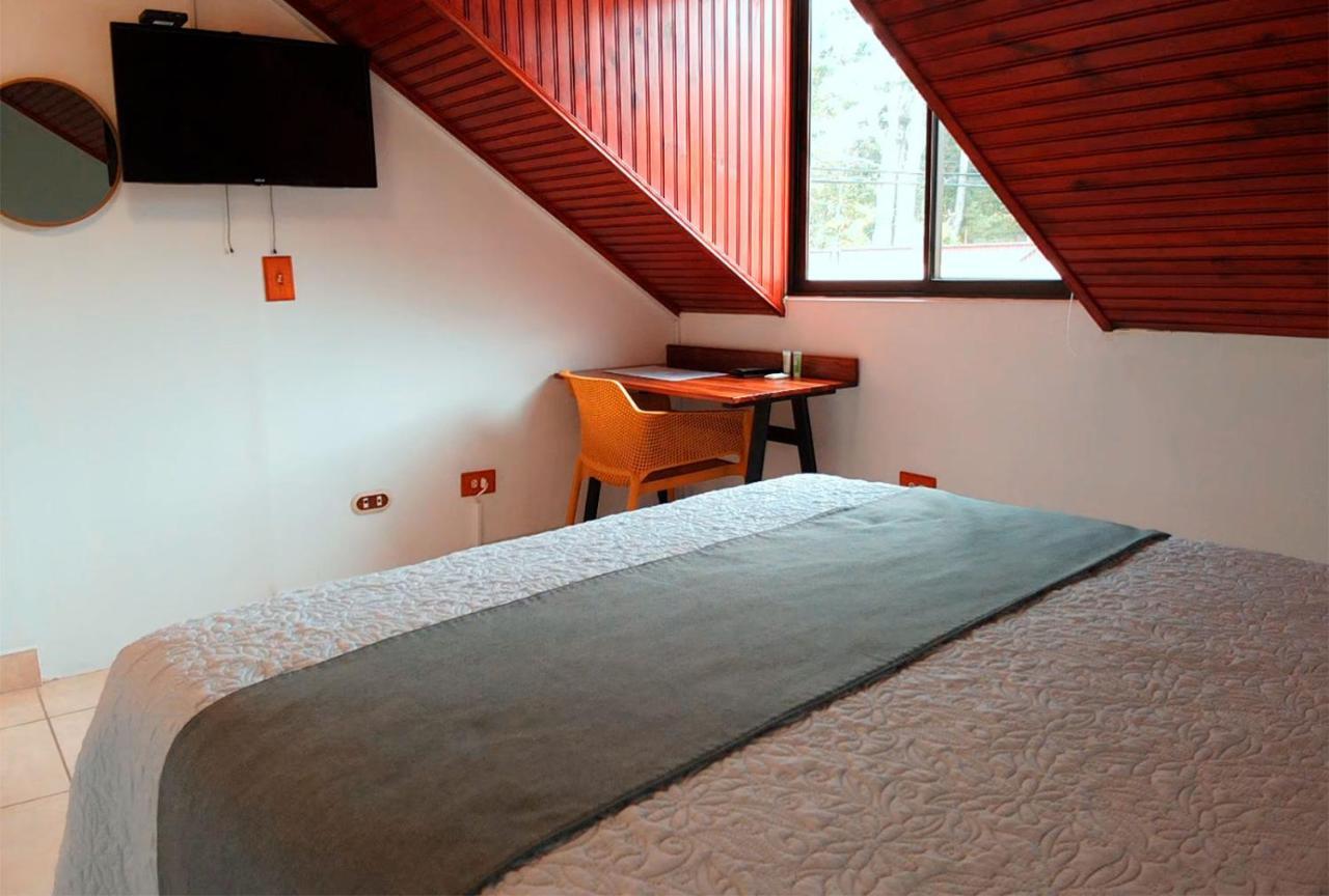Trebol Amarillo Bed & Breakfast Escazú エクステリア 写真