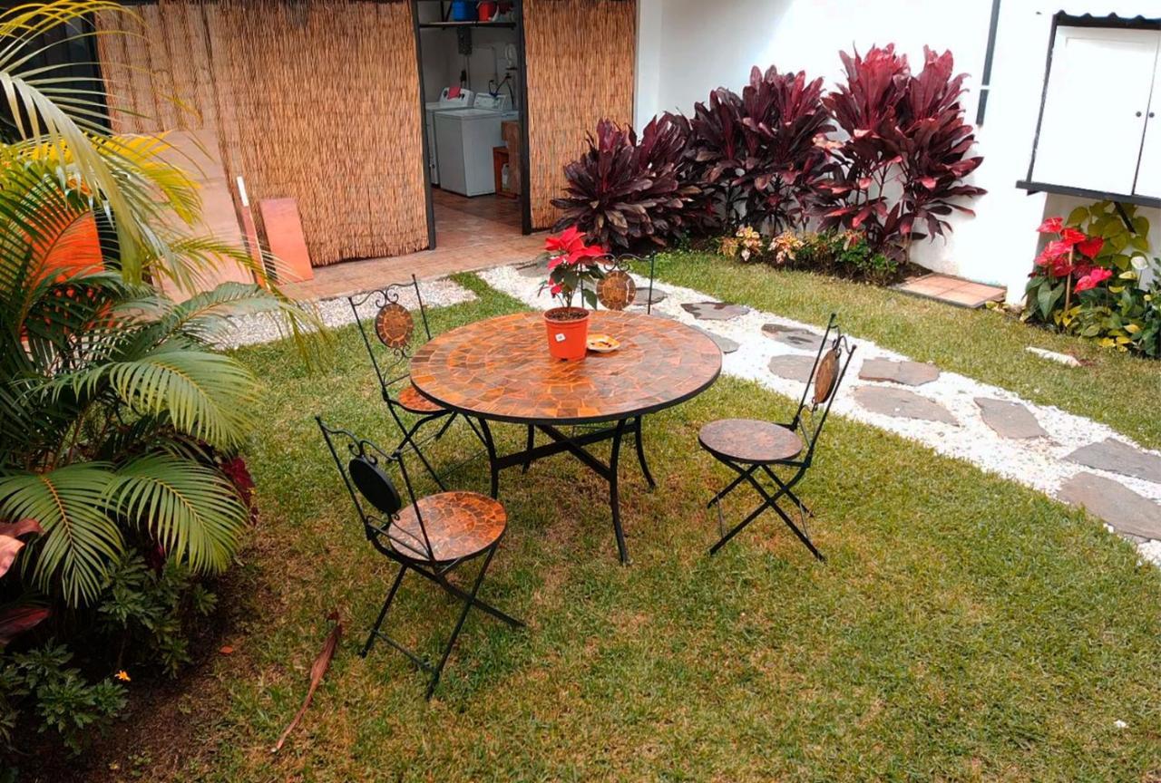 Trebol Amarillo Bed & Breakfast Escazú エクステリア 写真